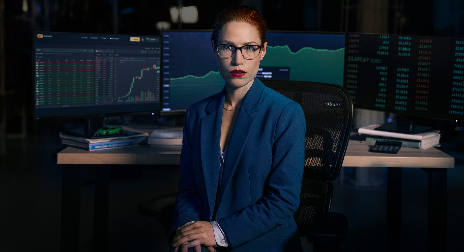 Et8YkRXx2jDUMOph-BITmarkets_characters_1840x1000px_analyst